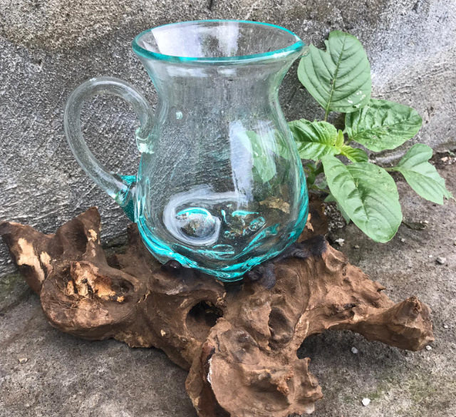 Verre fondu sur bois - Cruche d'eau